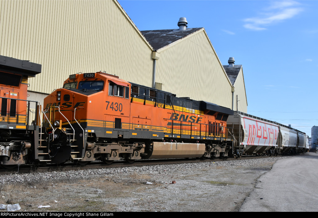 BNSF 7430 Roster shot